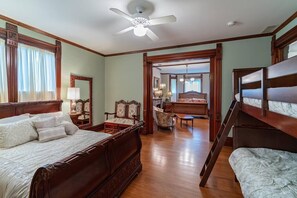 5 bedrooms, iron/ironing board, WiFi