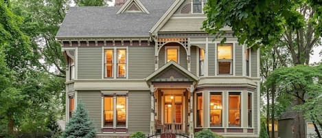 Hoffman House (front entry)