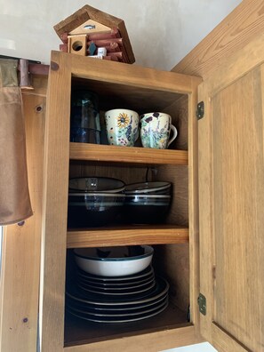 Frigorífico, horno, placa de cocina y cafetera o tetera