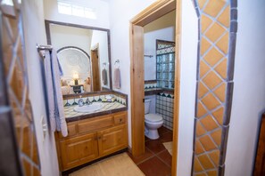 Combined shower/tub, towels, soap, toilet paper