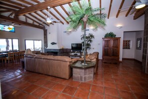 Smart TV, fireplace, DVD player