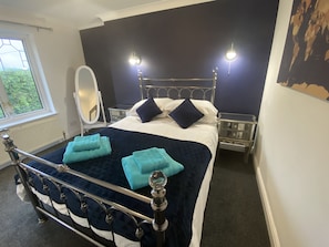 2 camere, ferro/asse da stiro, culla da viaggio, Wi-Fi gratuito