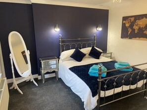 2 chambres, fer et planche à repasser, lit parapluie, Wi-Fi gratuit