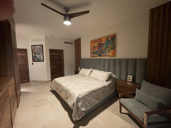 2 bedrooms, in-room safe, iron/ironing board, free WiFi