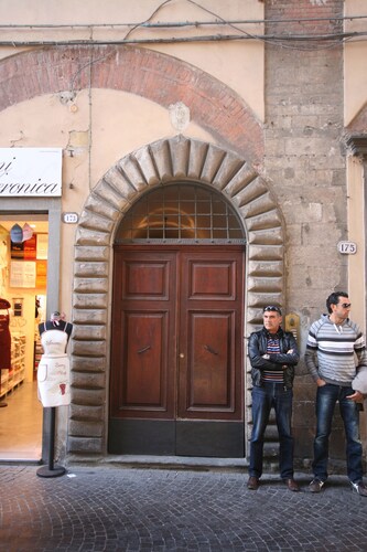 Deluxe Lucca Historic Center Apartment
