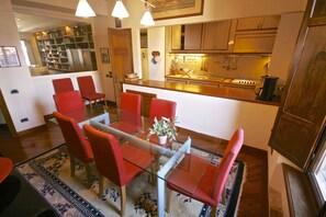 Dining - Deluxe Lucca Historic Center Apartment (Lucca)