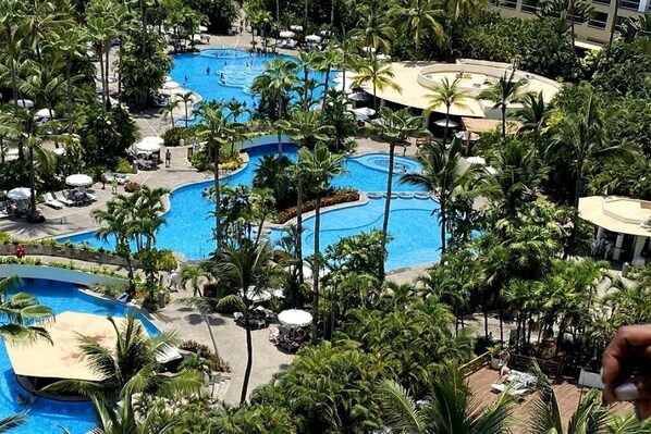 حمّام سباحة خارجي