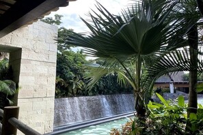 المنطقة المحيطة بالمنشأة