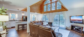 3 BED / 2 BATH HOME WITH BOAT SLIP - STEPS TO LAKE WALLENPAUPACK