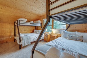 3 bedrooms, iron/ironing board, travel crib, WiFi