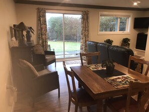 Dining - Spacious one bedroom suite (Campbell River)