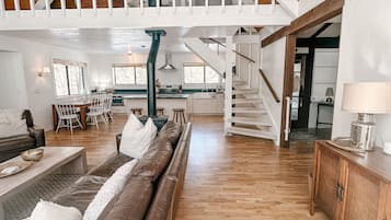 Smart TV, fireplace, books, offices