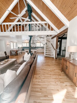 Smart TV, fireplace, books, offices