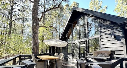 Newly renovated winter chalet with Two En-Suites and Hot Tub on Fenced Half Acre