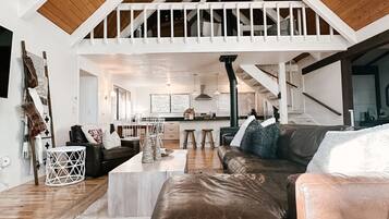 Smart TV, fireplace, books, offices