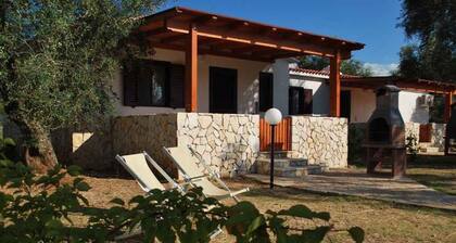 Bungalow avec piscine et barbecue