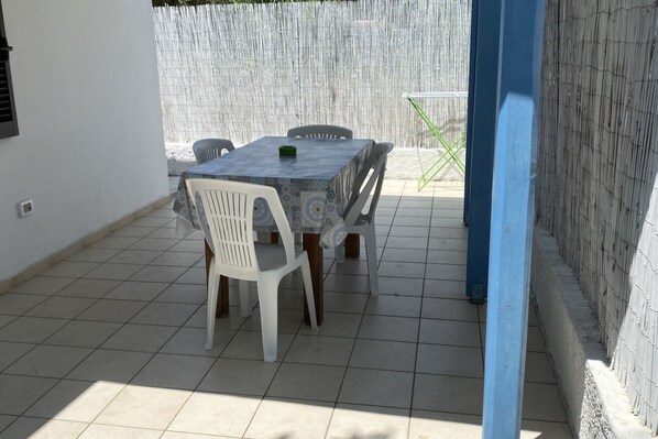 Outdoor dining
