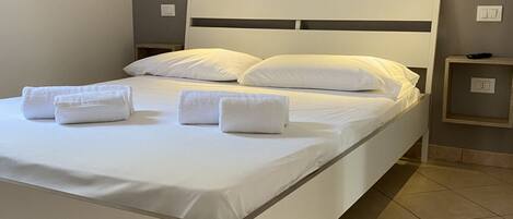 9 chambres, Wi-Fi, draps fournis