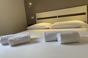 9 bedrooms, WiFi, bed sheets