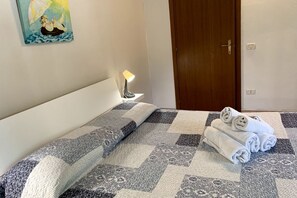 2 bedrooms, WiFi, bed sheets - Villa (gaeta)