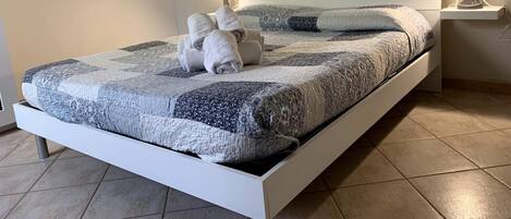 2 bedrooms, WiFi, bed sheets