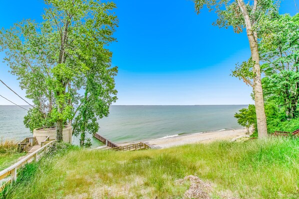 Beach nearby - Steps to Ridge Road Beach Renovated Home w/ Private Hot Tub, Firepit & Porch (Grand Beach)