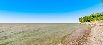 Steps to Ridge Road Beach Renovated Home w/ Private Hot Tub, Firepit & Porch