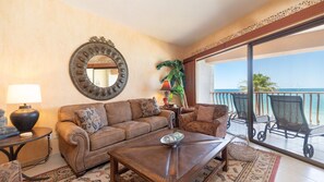 Smart TV, DVD player, livros, aparelho de som