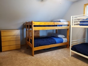 3 bedrooms, travel cot, free WiFi, bed sheets