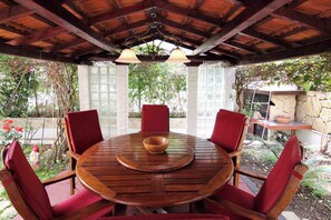 Outdoor dining - Holiday Apartment Samo 100 m from the Adriatic (Split)