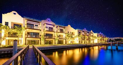 New & Luxurious 4/3 Townhouse with boat slip- 2,800 Square Feet