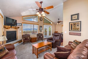 Smart TV, fireplace, DVD player