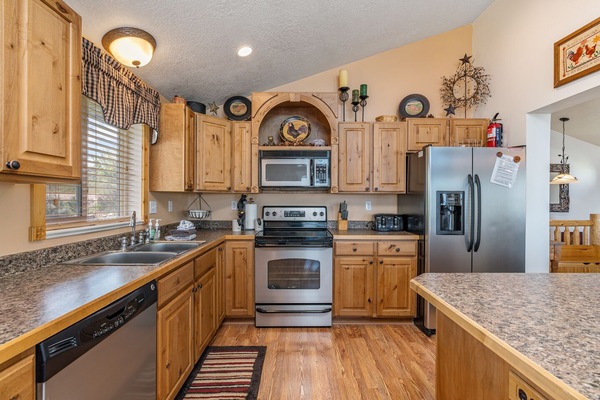 Køleskab, mikrobølgeovn, ovn, kogeplade