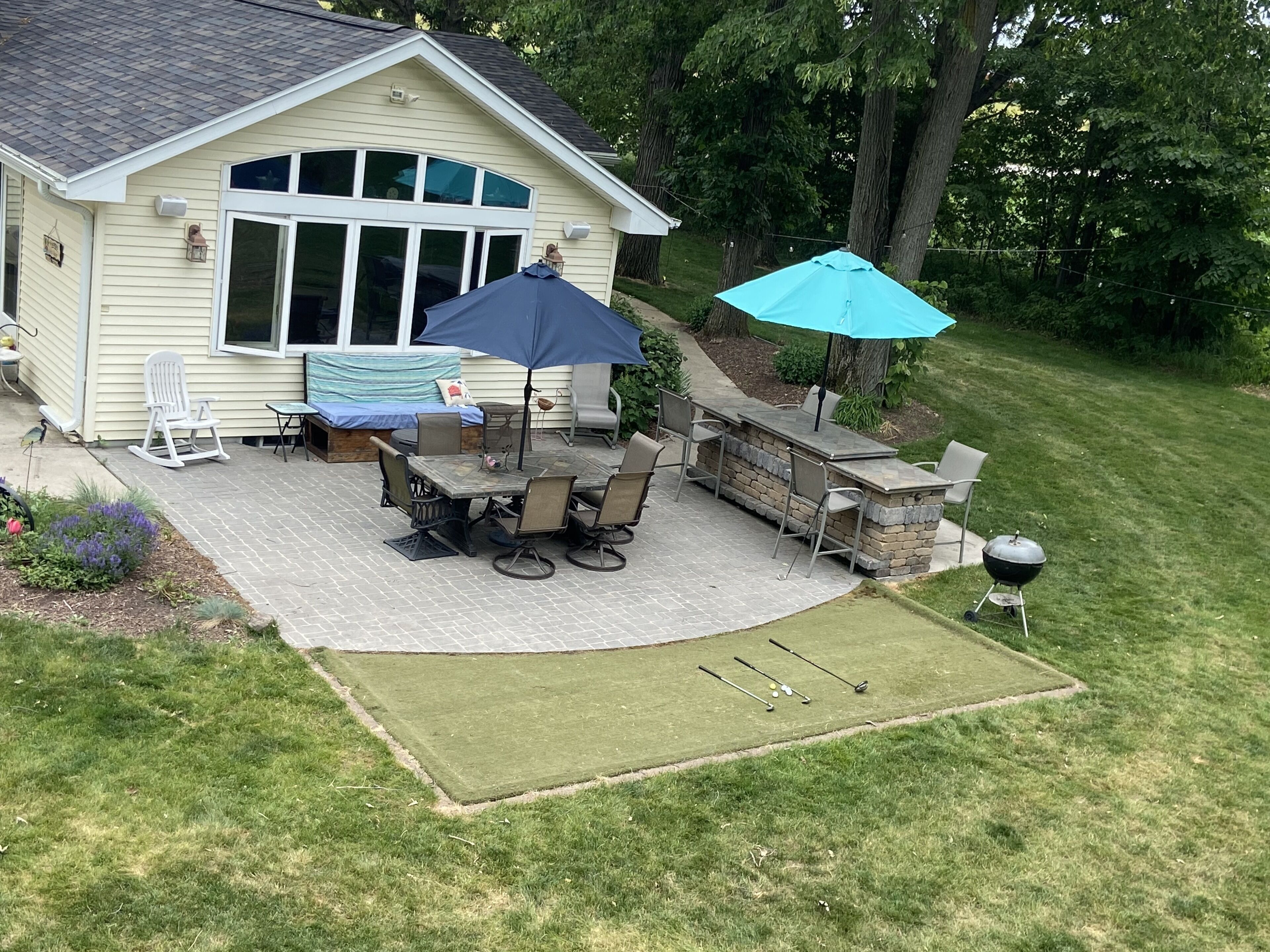Private Country Retreat home with tee off box & pool