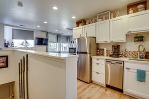 Fridge, microwave, dishwasher, coffee/tea maker - Dtwn Walkability! Grand Junction Couple's Retreat (Grand Junction)