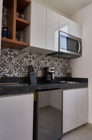 Fridge, microwave, stovetop, blender
