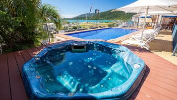 2 outdoor pools
