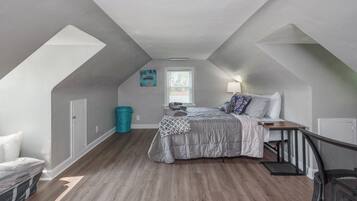 3 bedrooms, desk, iron/ironing board, free WiFi