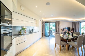 Réfrigérateur, micro-ondes, four, lave-vaisselle