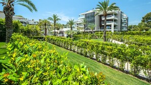 A modern hotel with multiple floors, palm trees, and well-maintained gardens. - Parc Du Cap 2 bedroom apartment VRBO (Antibes)