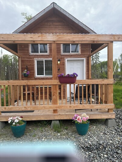 Kenai River access! Cute little cabin with a loft