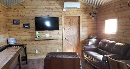 Barn Loft at Private Retreat - Horses Welcome