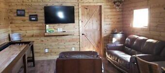 Barn Loft at Private Retreat - Horses Welcome