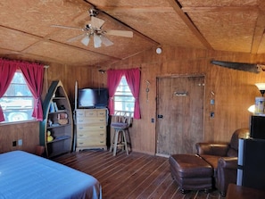 3 bedrooms, desk, travel crib, free WiFi