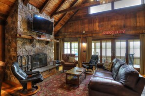 TV, fireplace, DVD player, books