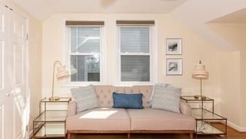 電視、壁爐、音響