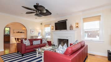 电视、壁炉、立体声音响