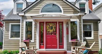 Charming 3 BR North End Beach Cottage One Block to the Beach - Private Parking + Private Backyard