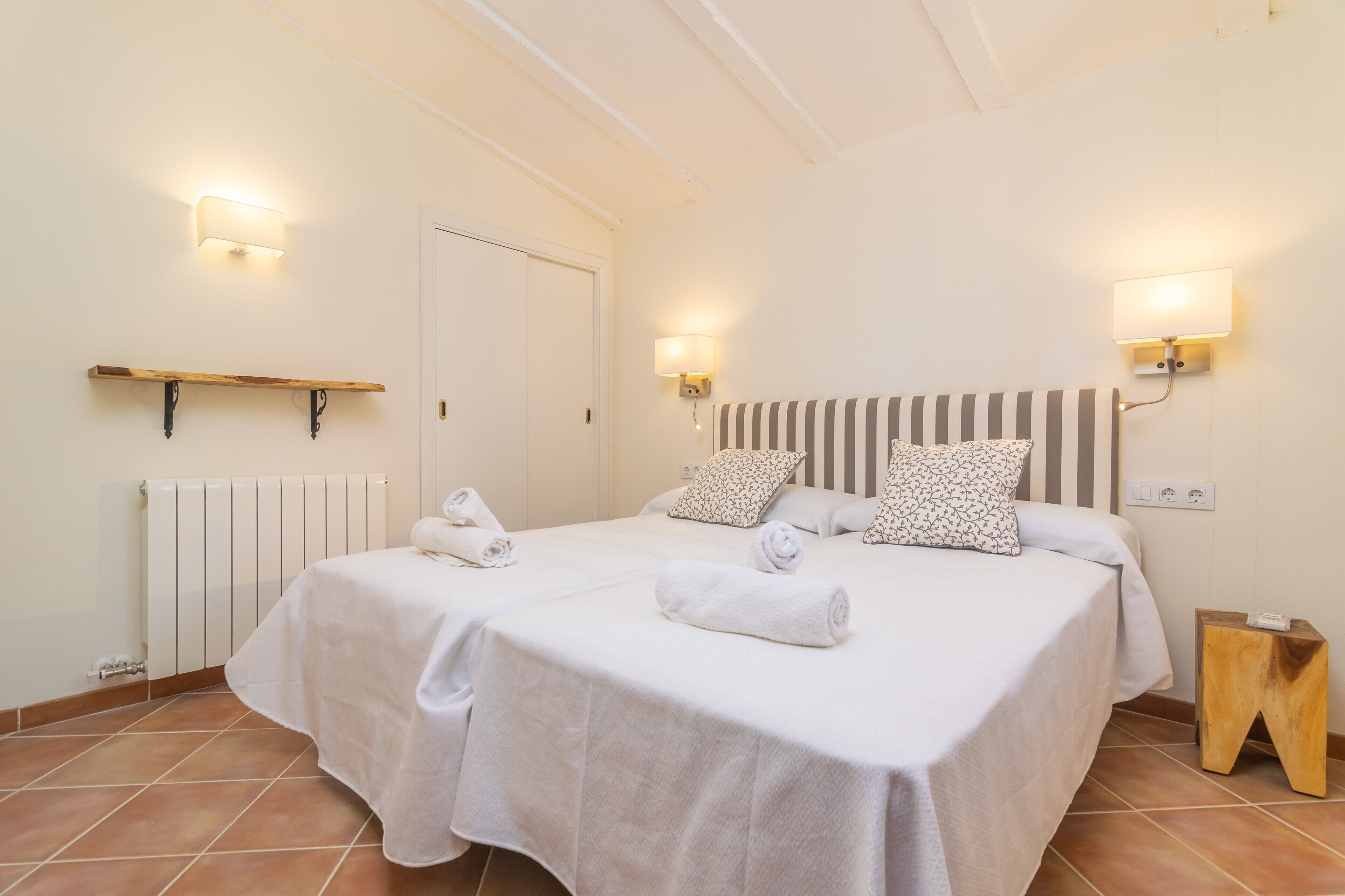 5 Schlafzimmer, Bügeleisen/Bügelbrett, kostenloses WLAN, Bettwäsche