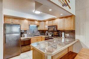 Condo, 2 quartos | Cozinha privada